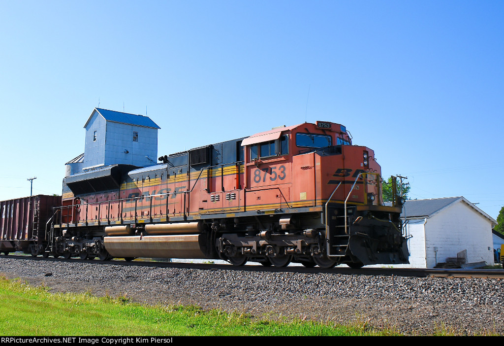 BNSF 8753 Pusher